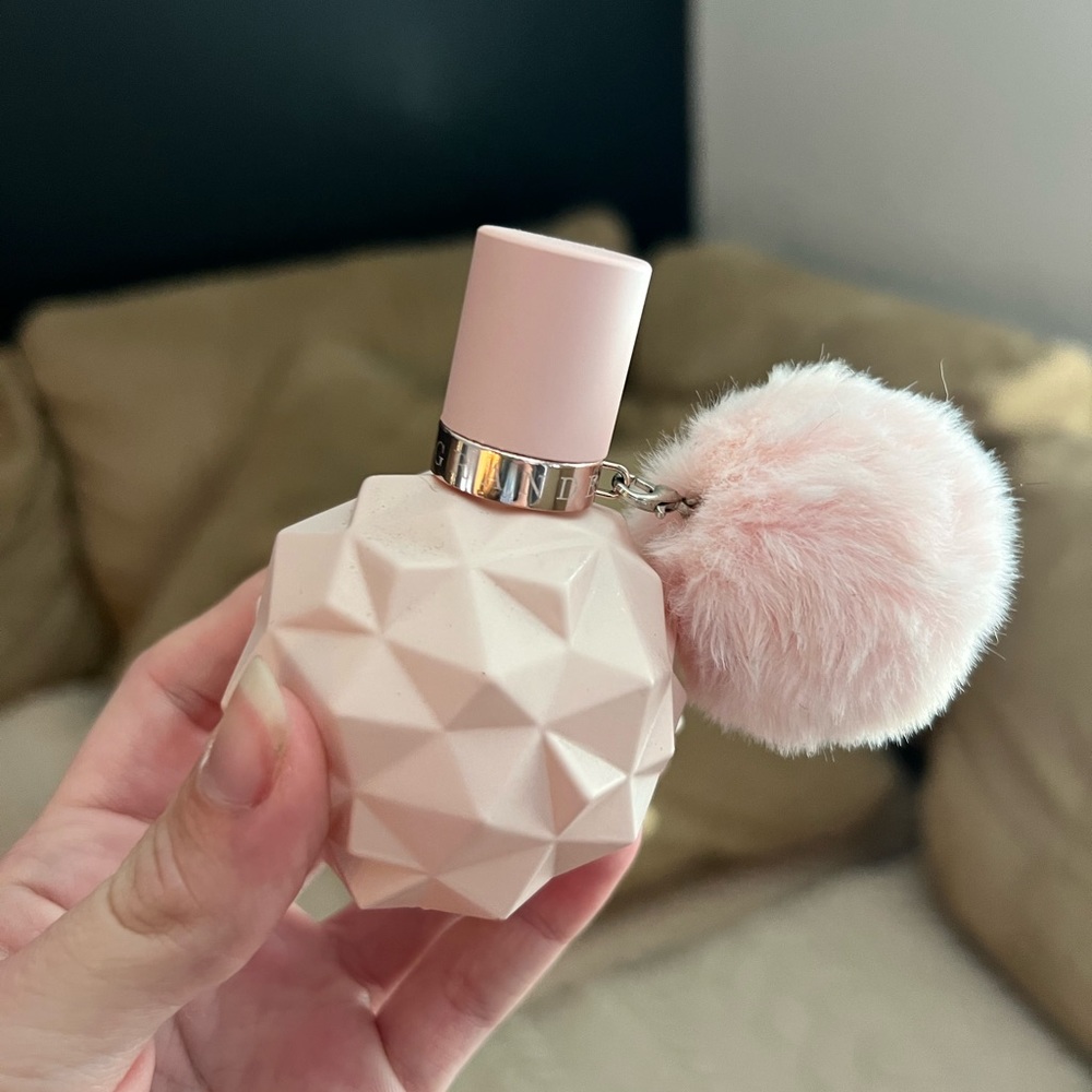 Ariana Grande perfume